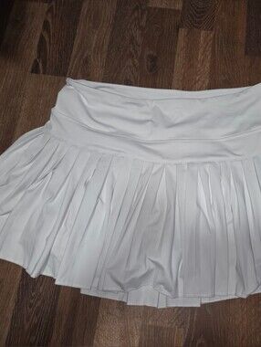 Women's White Pleated Skirt Gold Hinge